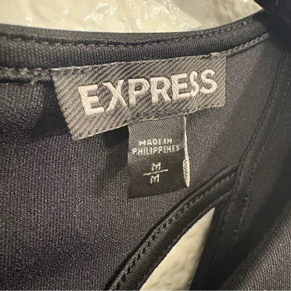 Express Black Asymmetrical Hem Zip-Back Crop Top Women’s Medium Sleveless - Picture 3 of 5